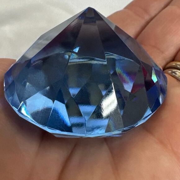 Paper weight blue glass diamond. See pics for measurements. - Picture 3 of 9